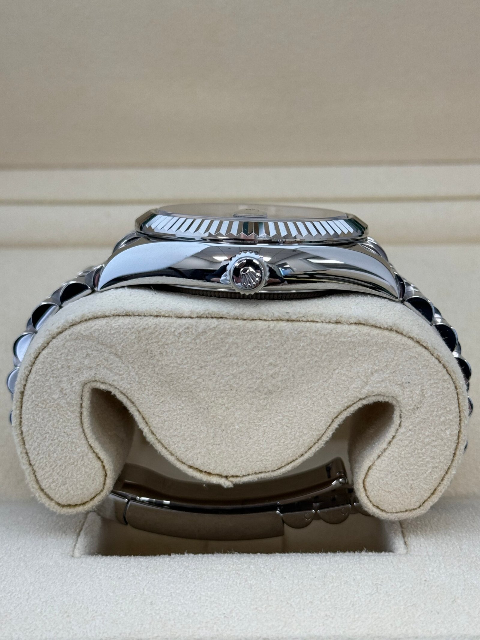 Rolex Skydweller 43mm Stainless Steel/White Gold 2024 - Image 3