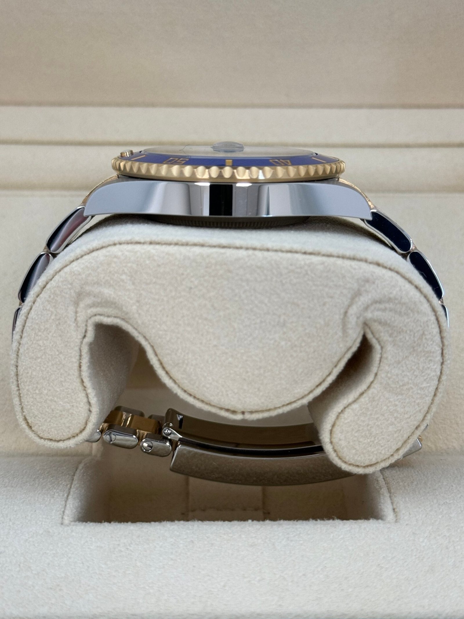 Rolex Submariner 41mm Stainless Steel – Yellow Gold 2023 - Image 3