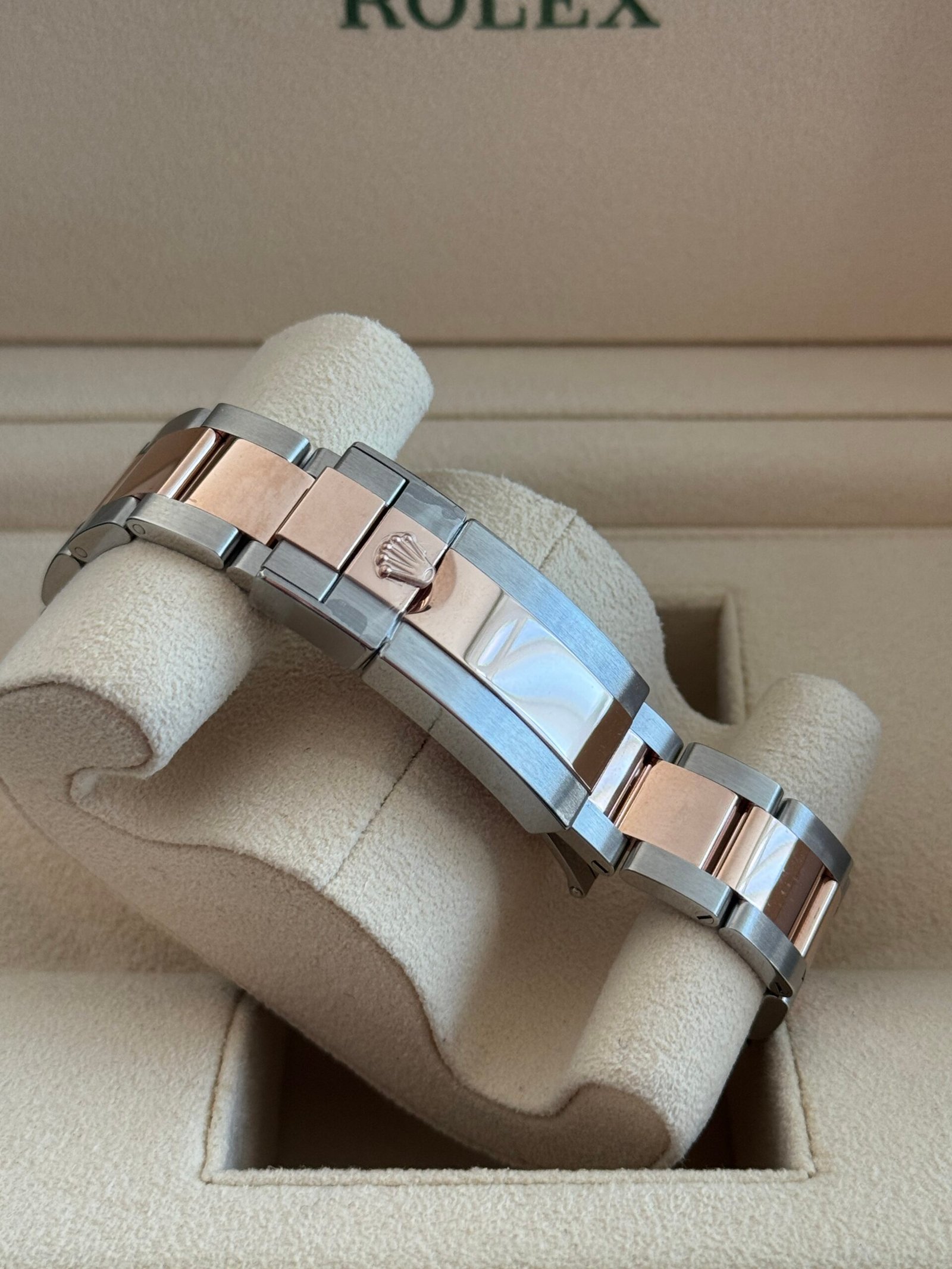 Rolex Yachtmaster 40mm Stainless Steel / Rose Gold 2023 - Image 4