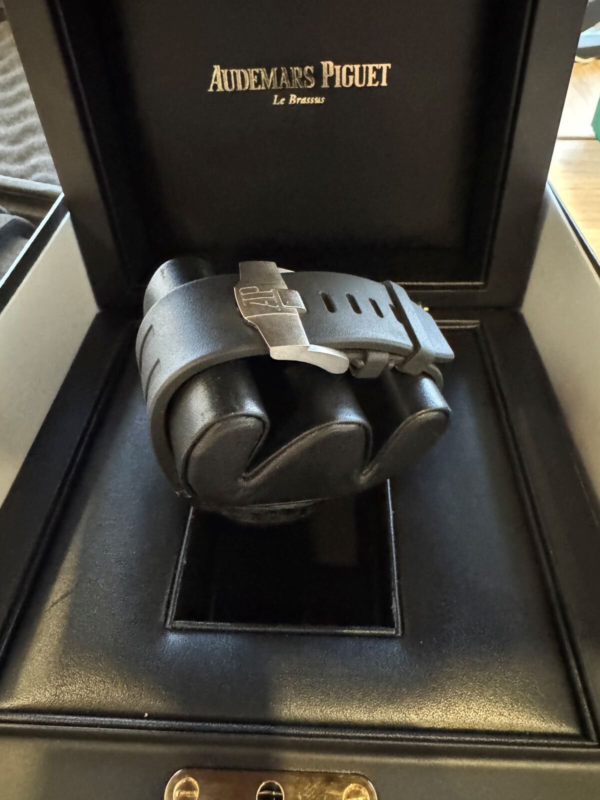 Audemars Piguet Royal Oak Offshore Carbon - Image 4