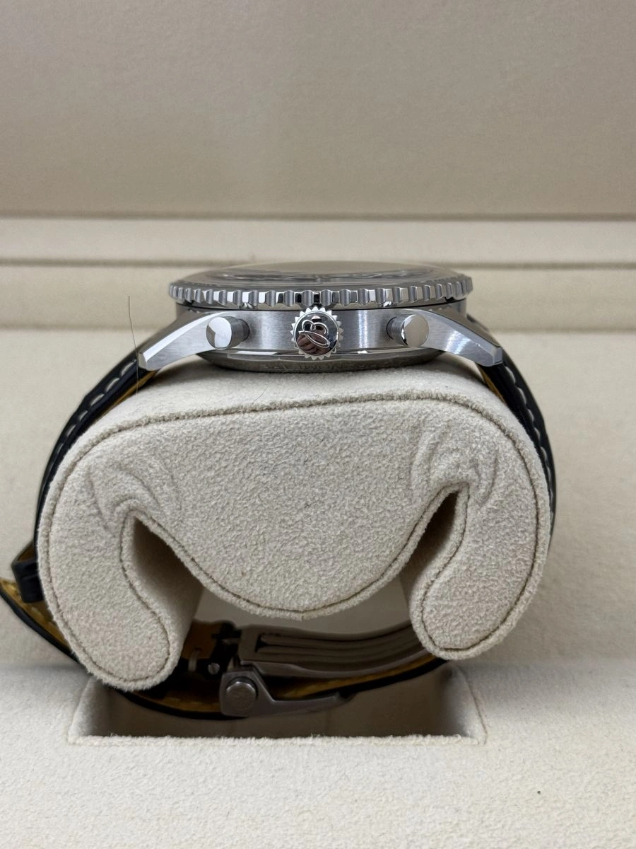 Breitling Navitimer B01 Chronograph - Image 2