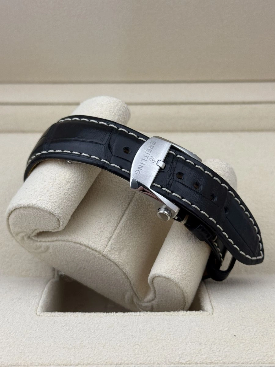 Breitling Navitimer B01 Chronograph - Image 4