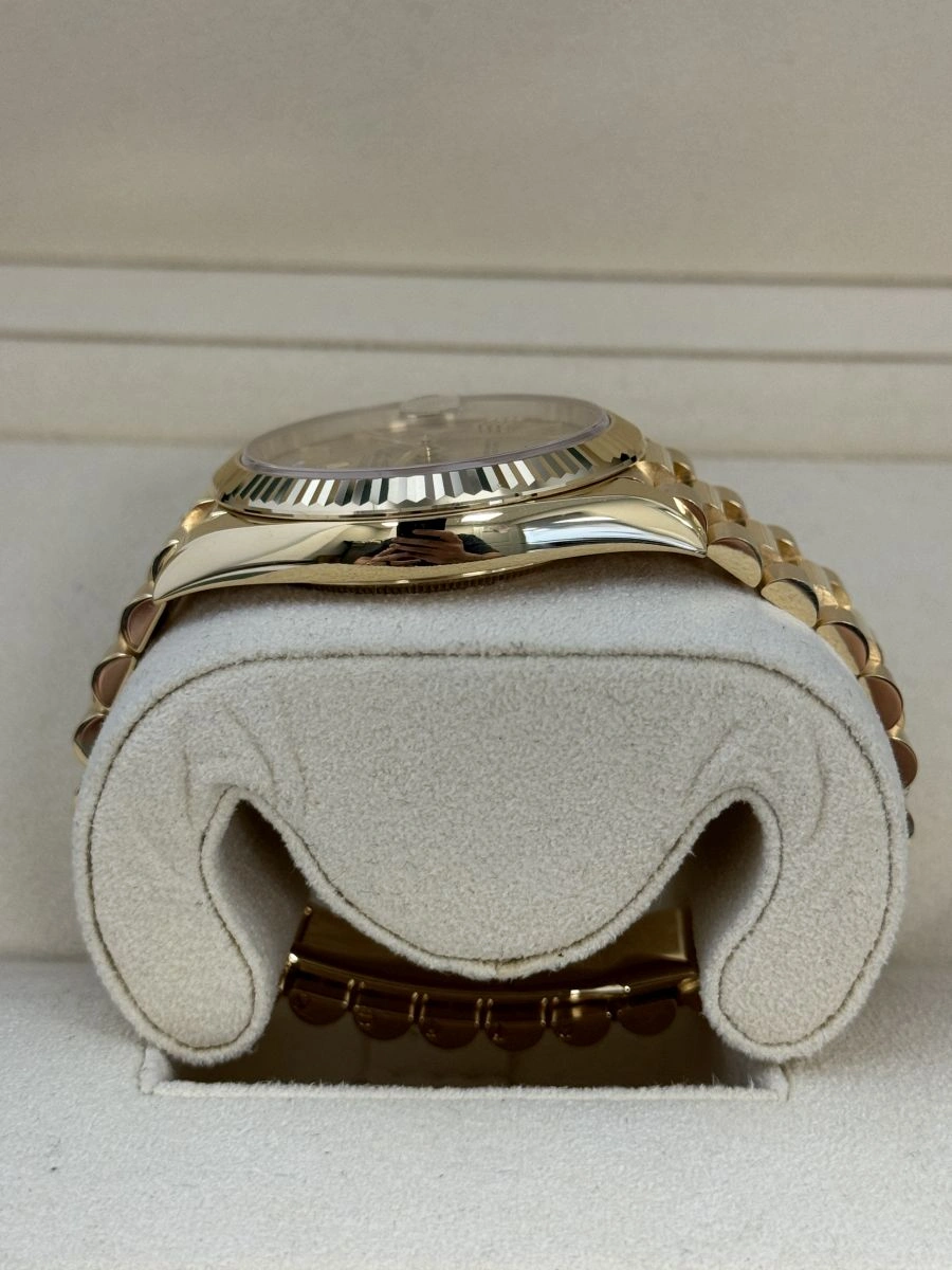 Rolex DayDate 40 - Image 2