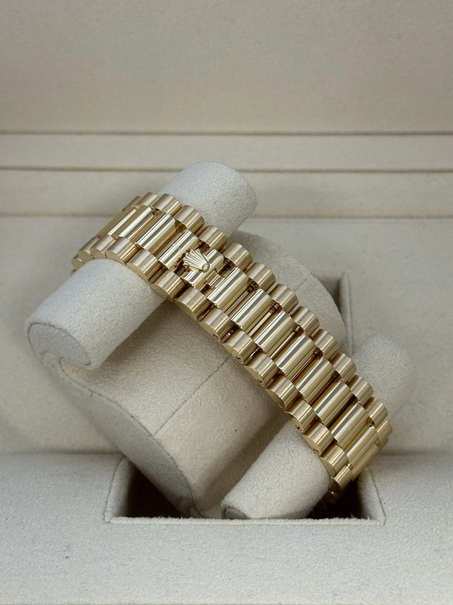 Rolex DayDate 40 - Image 4