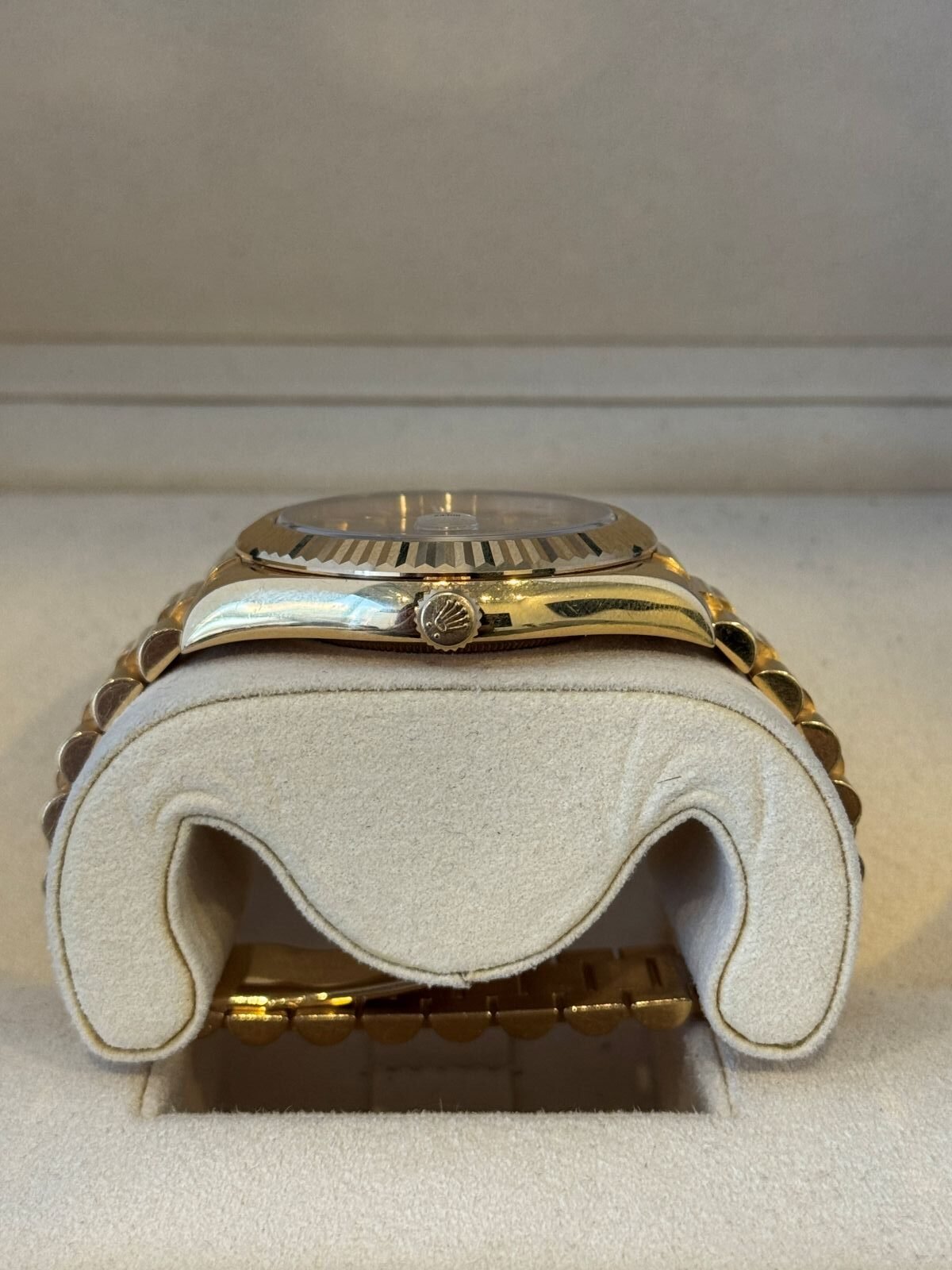 Rolex Daydate II Yellow Gold - Image 2